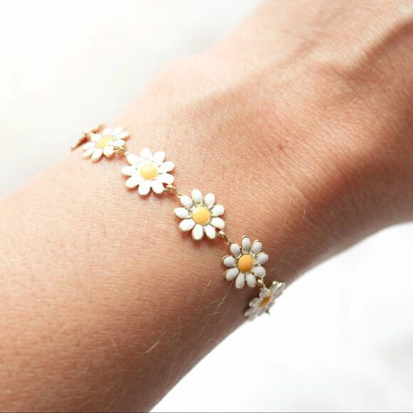 White Daisy Enamel Chain Bracelet - Picture 2 of 8